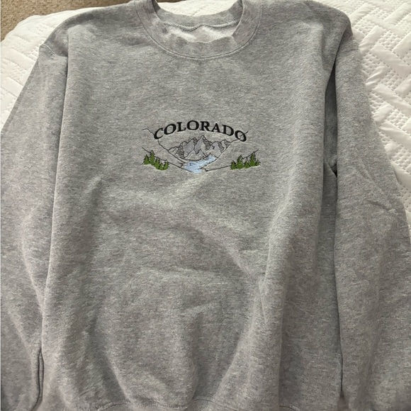 Embroidered Colorado crewneck - Picture 2 of 3